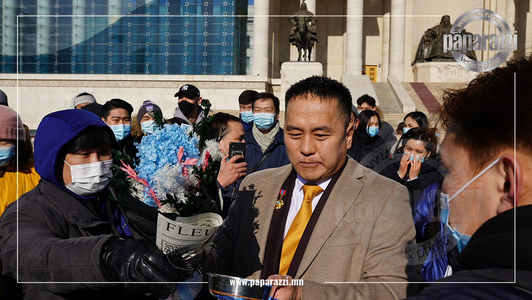 Photo paparazzi ••• 39 настай хамгийн залуу гавъяат дасгалжуулагч С.ТУЛГА