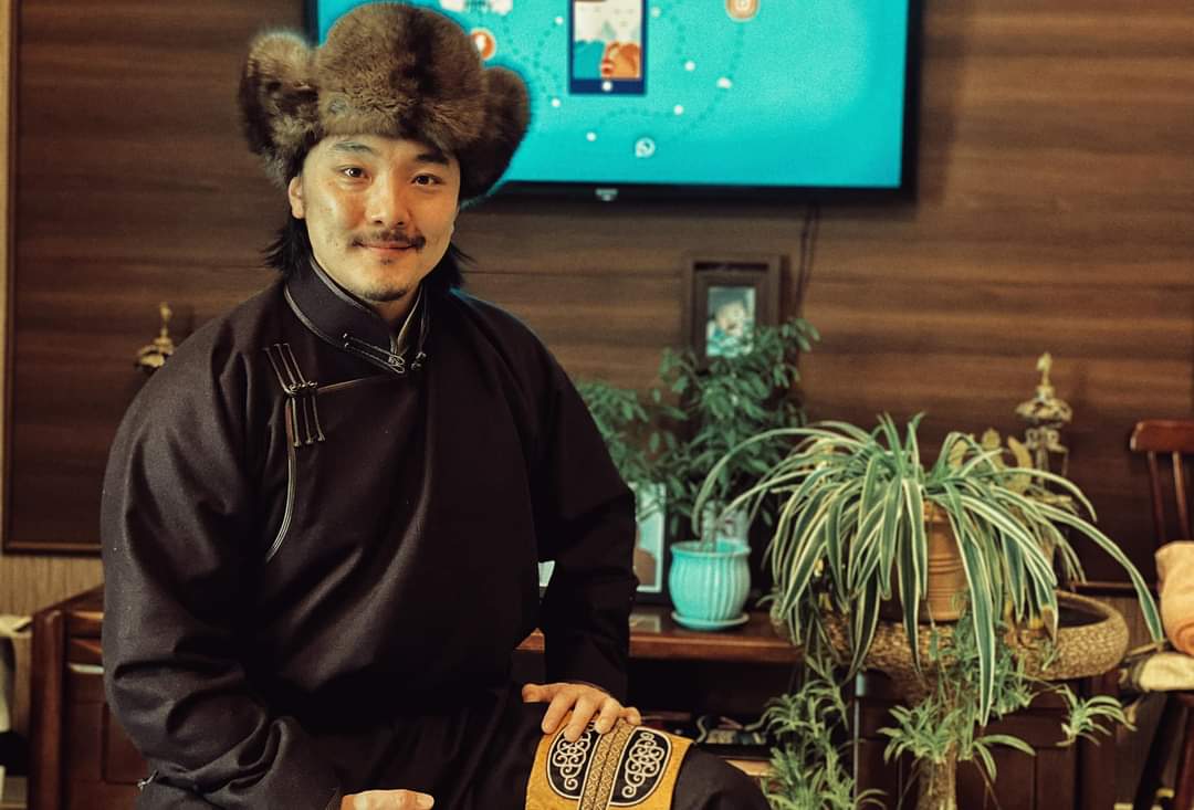 Photo paparazzi ••• Олны танил хүмүүсийн сар шинийн гоёл