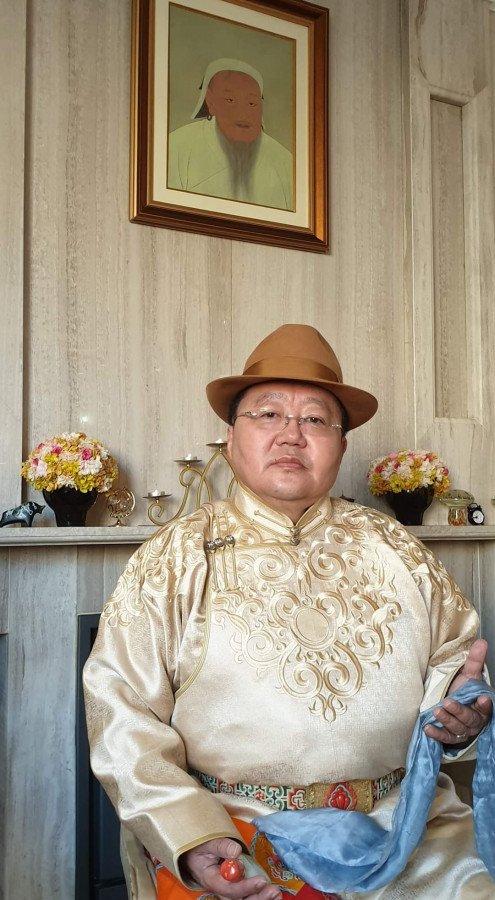 Photo paparazzi ••• Олны танил хүмүүсийн сар шинийн гоёл