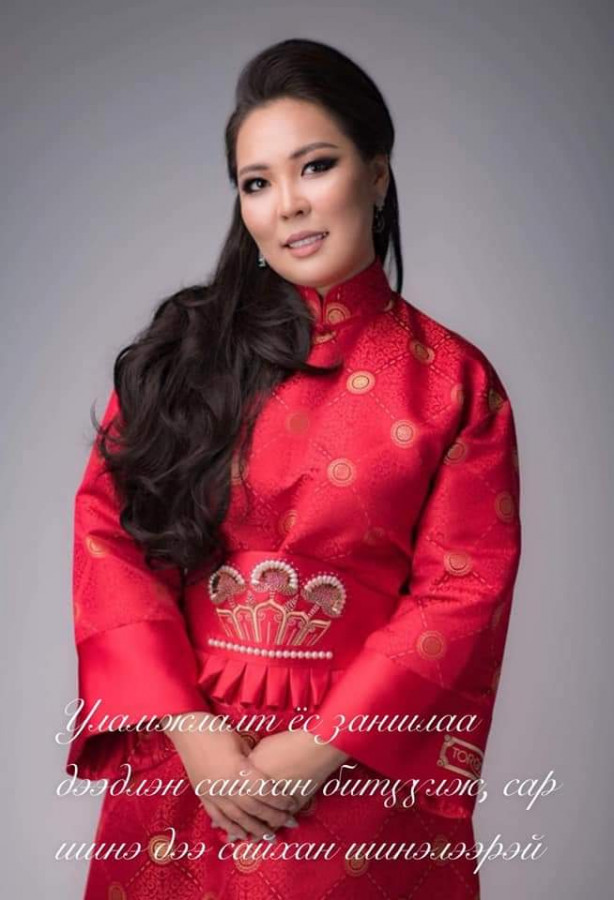 Photo paparazzi ••• Олны танил хүмүүсийн сар шинийн гоёл