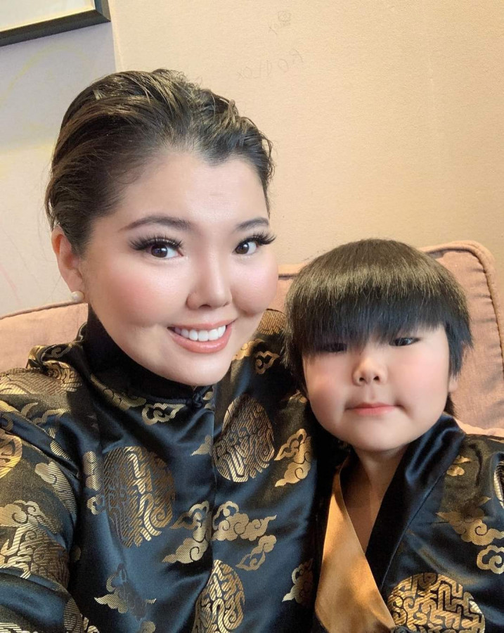 Photo paparazzi ••• Олны танил хүмүүсийн сар шинийн гоёл