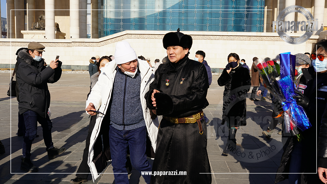 Photo paparazzi ••• Төрийн соёрхолт Н.Наранбаатар Монголын хамгийн эрэлттэй найруулагчдын нэг хэвээрээ...
