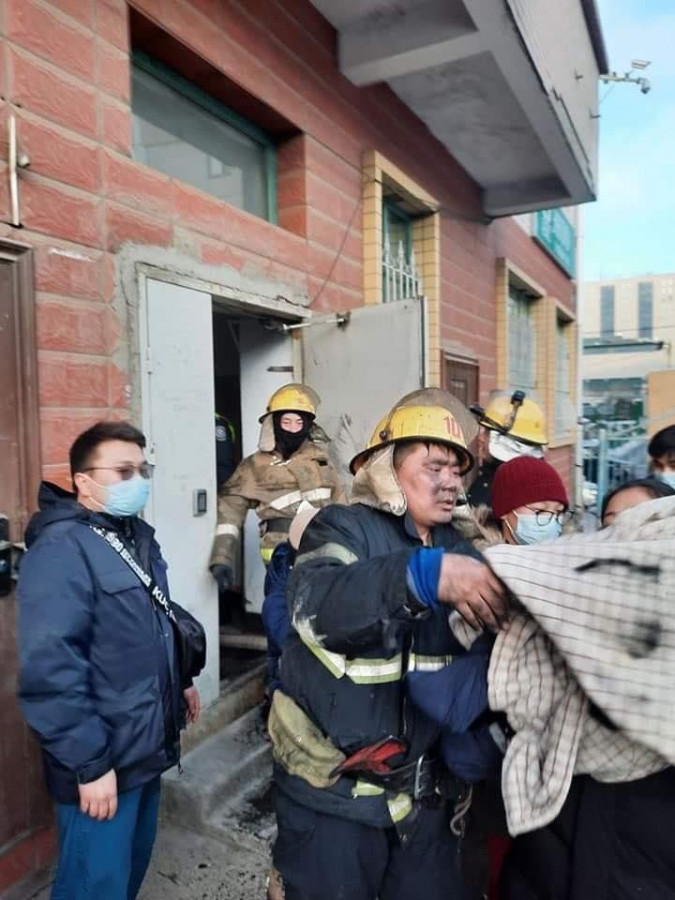 Богд-Ар хорооллын 11А байрны 8 -н давхарт гал түймэр гарчээ. Онцгой байдлын аврагч нар 66 иргэнийг авран хамгааллаа
