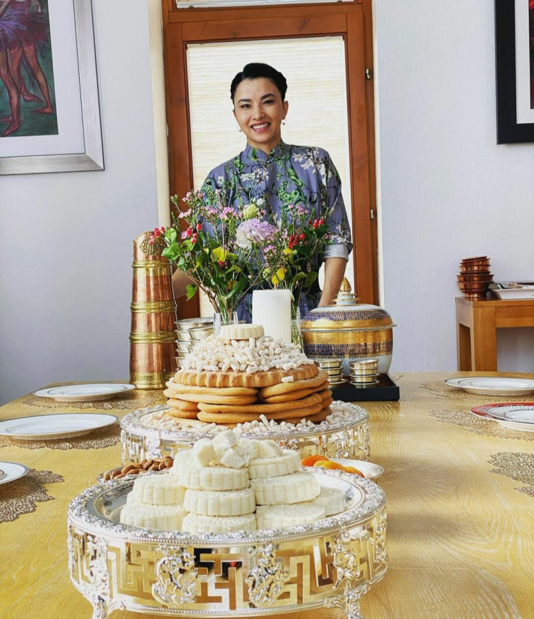 Photo paparazzi ••• Олны танил хүмүүсийн сар шинийн гоёл