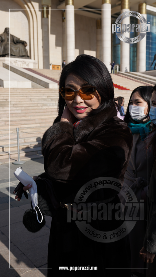 Photo paparazzi ••• Шадар сайд С.Амарсайханы үзэсгэлэнт эхнэр манай дуранд өртлөө...