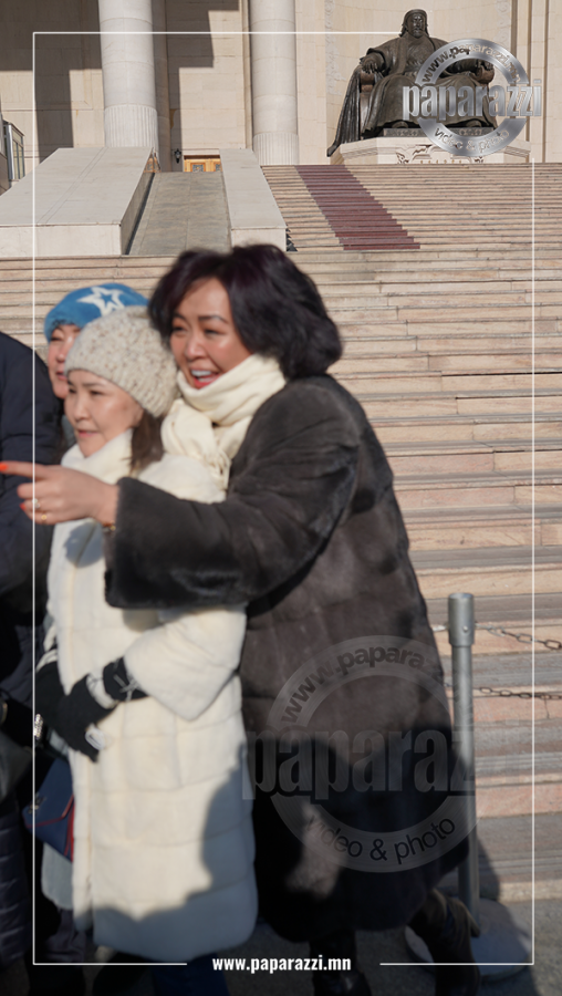 Photo paparazzi ••• Эрхэм гишүүнээ маскаа зүү‼️