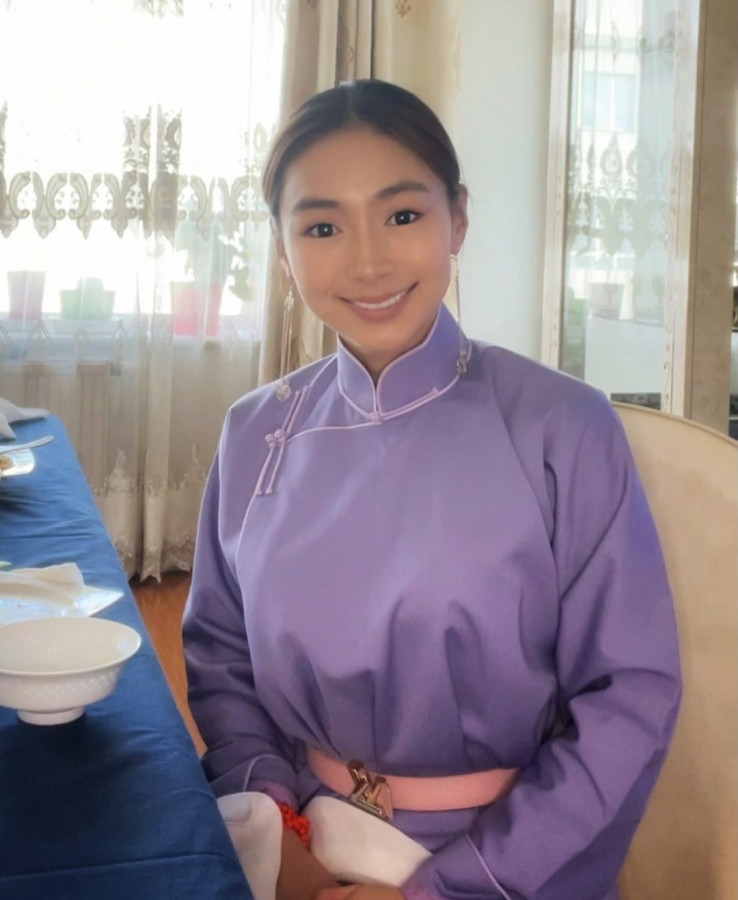 Photo paparazzi ••• Олны танил хүмүүсийн сар шинийн гоёл