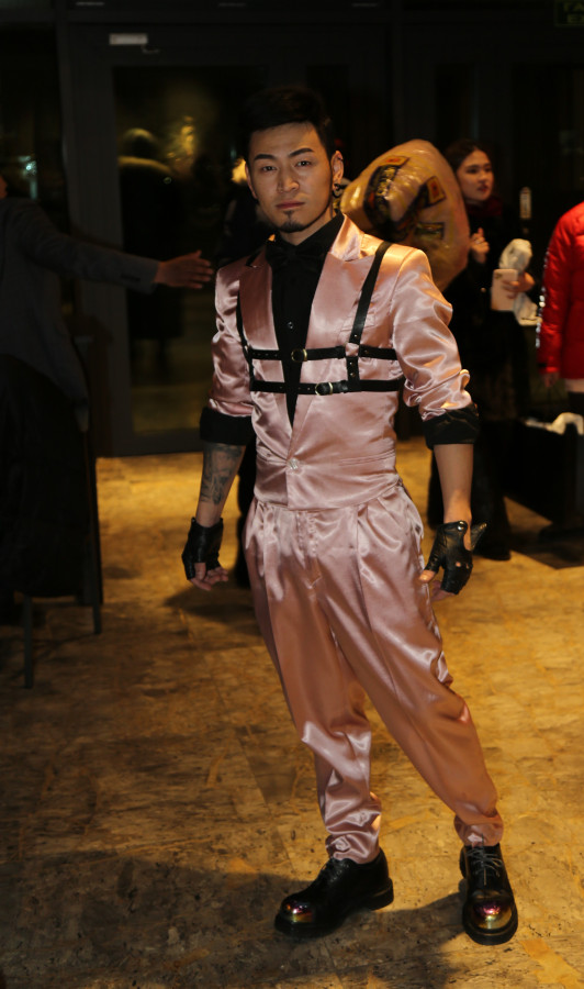 ​Photo paparazzi •••  Сүүлийн үед загварын ертөнцөд онцгойрч,олны танил алдартнуудыг хуйлруулаж байгаа эрхэм