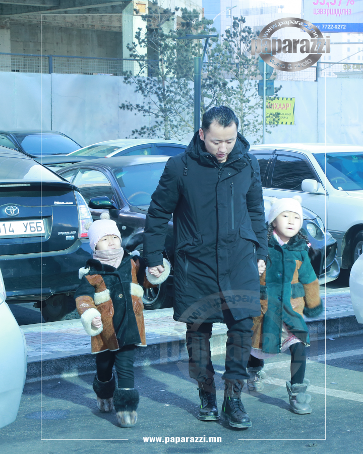 Photo paparazzi ••• “Ёодол” П.Баярцэнгэл булчин шөрмөсөө хөгжүүлээд завгүй ч мундаг аав шүү..