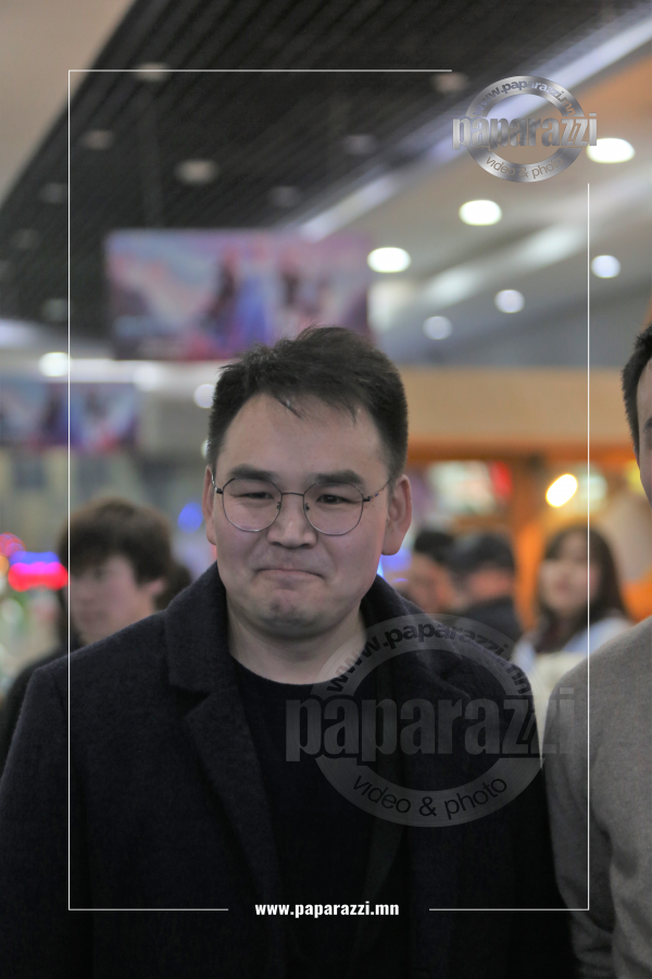 Photo paparazzi ••• Хосын Влогоороо танигдсан Д.Түвшинбаяр манай папараццид өртлөө