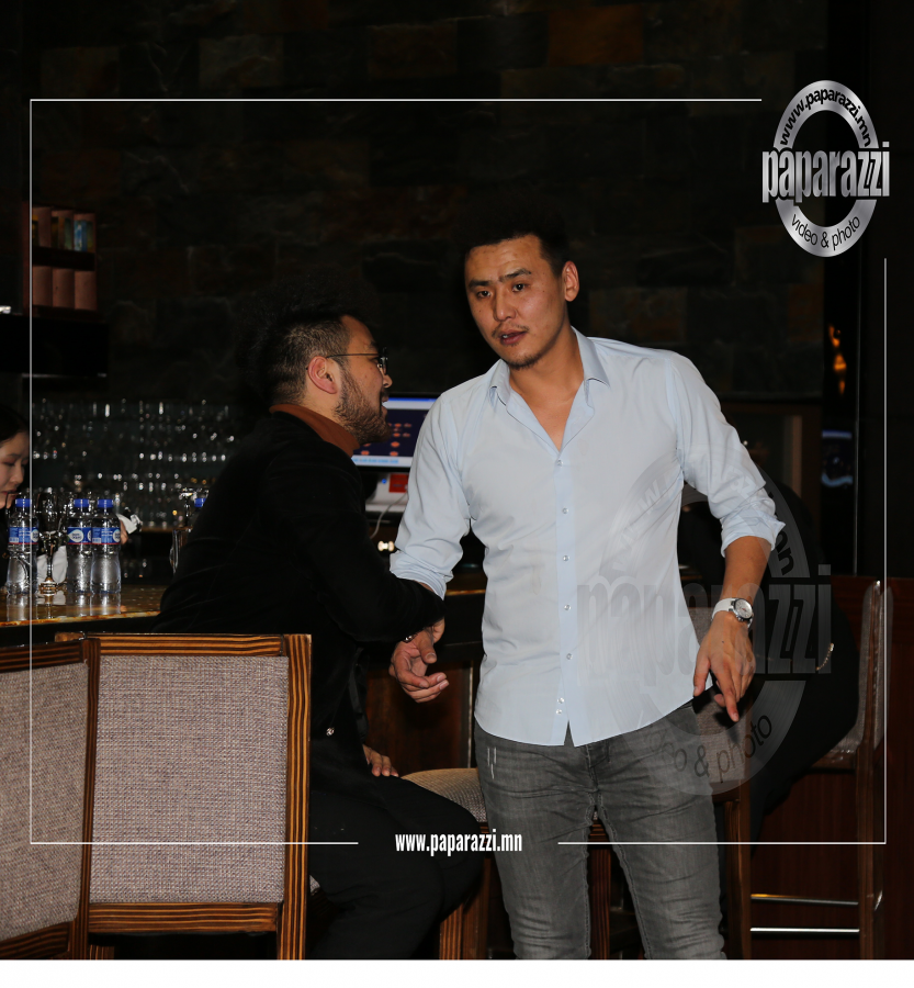 Photo paparazzi ••• Сагсчин Санчир бүжигчин болжээ