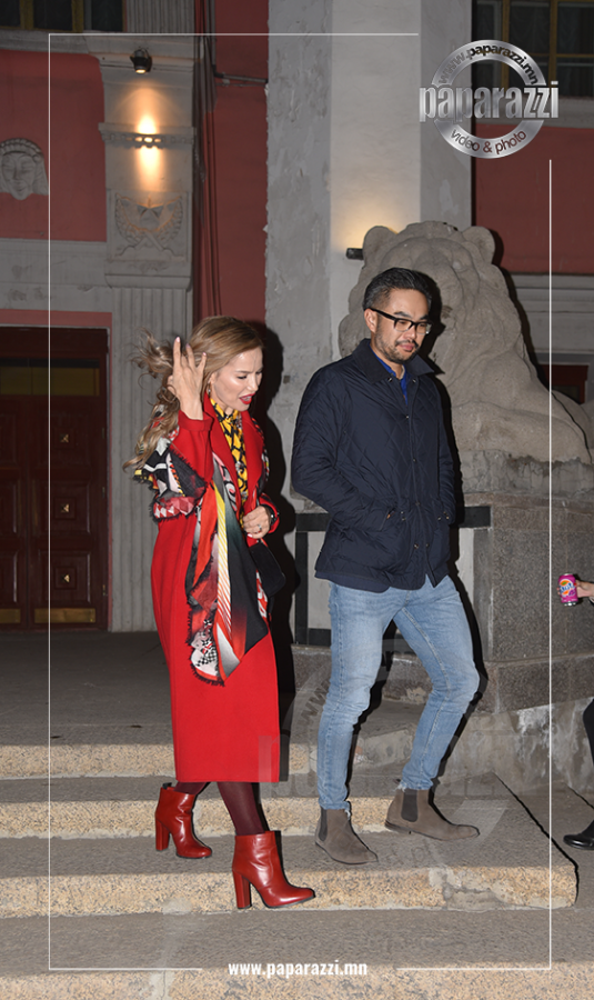 Photo paparazzi ••• Ука нөхрөөсөө эрч хүч авдаг