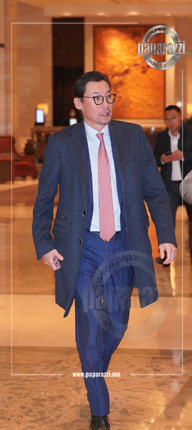 Photo Paparazzi ••• “ГУРВАН ОХИН”-Ы Г.Анхмаагийн банкир нөхөр Орхон нь бүх уран бүтээлийг ивээн тэтгэдэг...