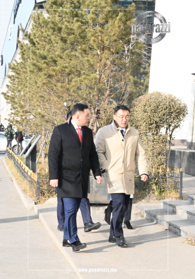 Photo paparazzi ••• ​Д.Сумъяабазар: ЖАЙКА-гийнхан Улаанбаатар хотод метро бариад ашиггүй гэдэг зүйл хэлээд байгаа