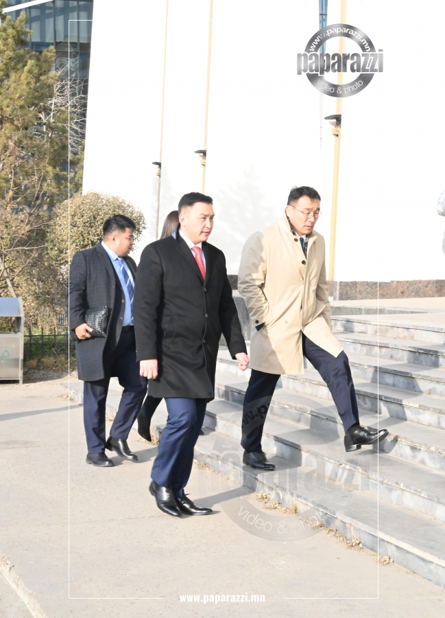 Photo paparazzi ••• ​Д.Сумъяабазар: ЖАЙКА-гийнхан Улаанбаатар хотод метро бариад ашиггүй гэдэг зүйл хэлээд байгаа