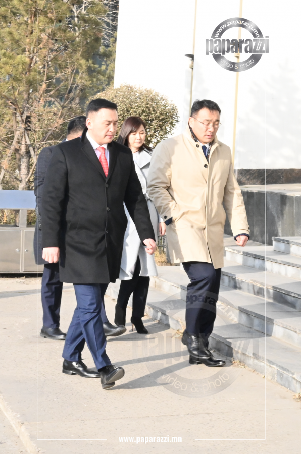 Photo paparazzi ••• ​Д.Сумъяабазар: ЖАЙКА-гийнхан Улаанбаатар хотод метро бариад ашиггүй гэдэг зүйл хэлээд байгаа