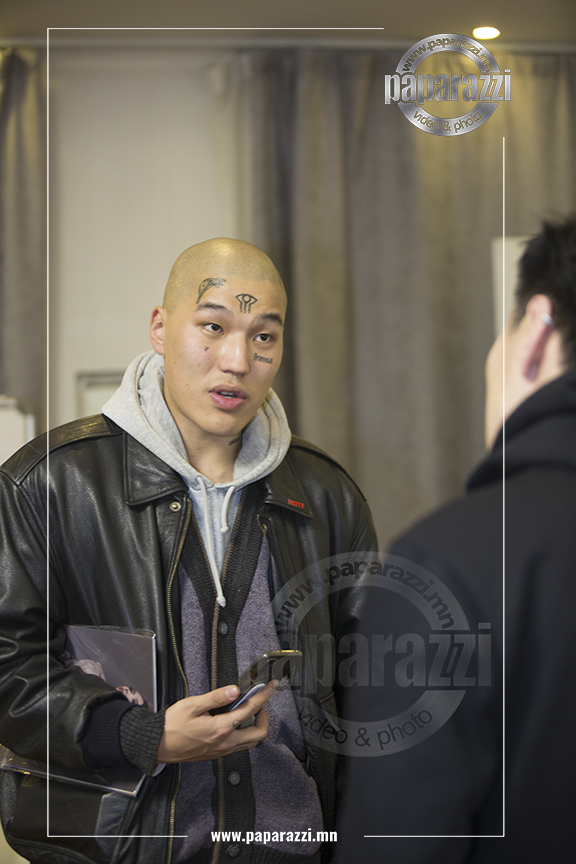 Photo paparazzi ••• 168 нүүрэндээ шивээс хийлгэсэндээ харамсдаг гэж ярьжээ