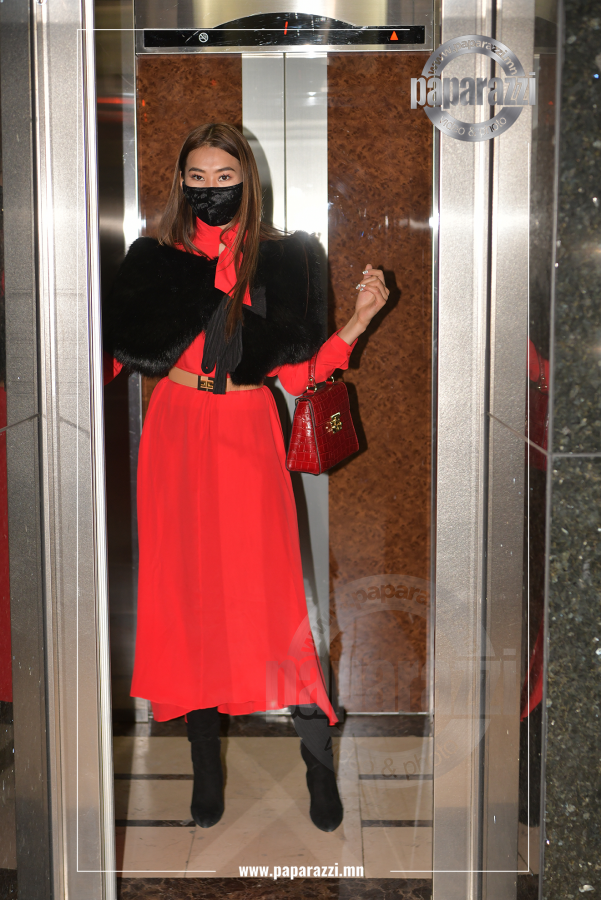 Photo paparazzi ••• “Эх дэлхийн мисс” Бритта манай дуранд өртлөө