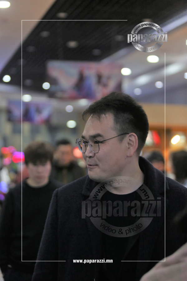 Photo paparazzi ••• Хосын Влогоороо танигдсан Д.Түвшинбаяр манай папараццид өртлөө