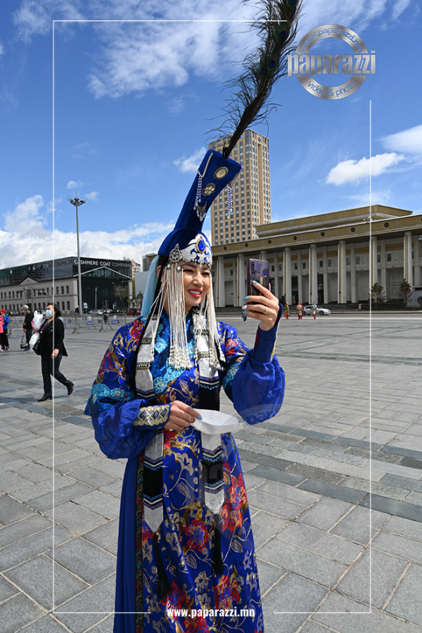 Photo paparazzi ••• Үндэсний бүжгийн урлагт гайхалтай авъяас, гоо үзэсгэлэнгээрээ тод гэрэлтсэн бүсгүй
