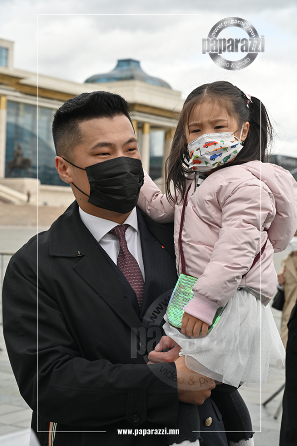 Photo paparazzi •••Д.Даваадорж охин Дагийнатайгаа манай папараццид өртлөө...