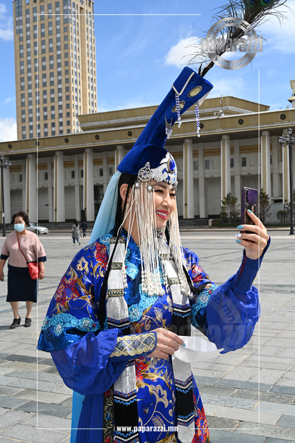 Photo paparazzi ••• Үндэсний бүжгийн урлагт гайхалтай авъяас, гоо үзэсгэлэнгээрээ тод гэрэлтсэн бүсгүй