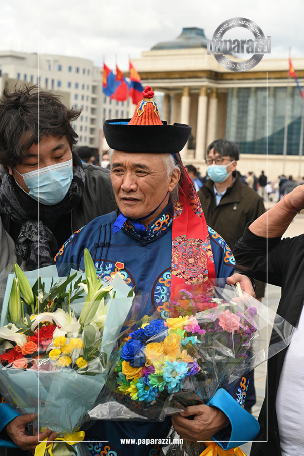 Photo paparazzi ••• МУ-ын Хөдөлмөрийн баатар С.Сүхбаатар өрсөлдөгчгүй бүжигчин