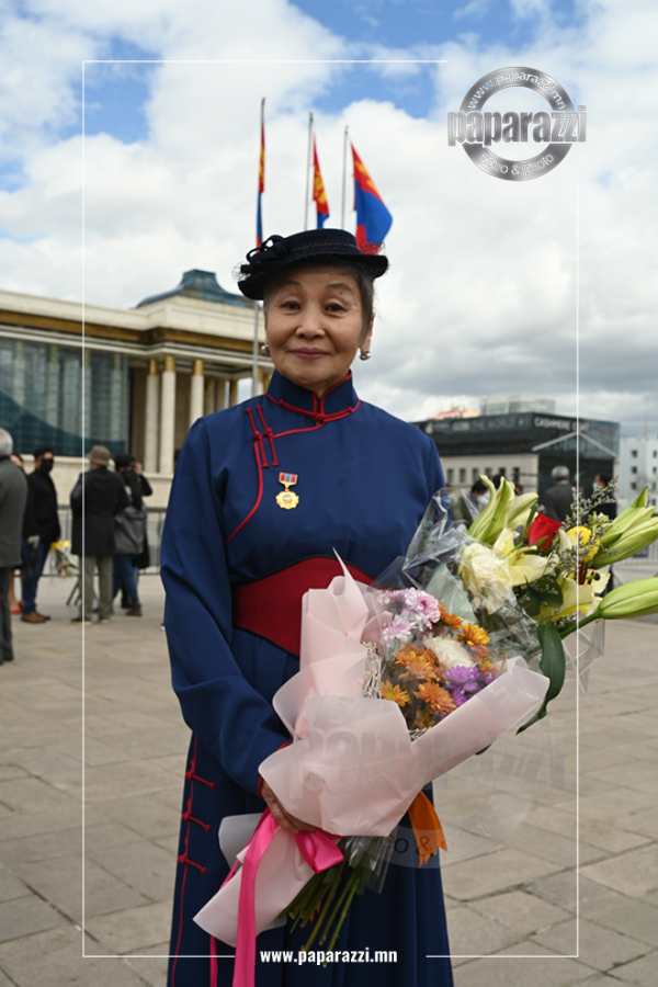 Photo paparazzi ••• Photo paparazzi ••• 72 настай МУГЖ болсон А.Цэгмэд гуайн хүү нэвтрүүлэгч Ч.Идэрчулуун