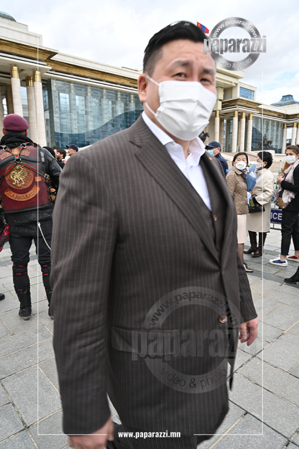 Photo paparazzi ••• Б.Баатар найруулагч МАН-ынхны PR-ийн ажилд идэвхтэй оролцдог болжээ...