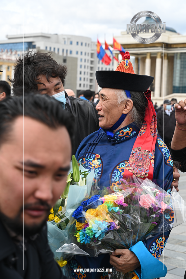 Photo paparazzi ••• МУ-ын Хөдөлмөрийн баатар С.Сүхбаатар өрсөлдөгчгүй бүжигчин