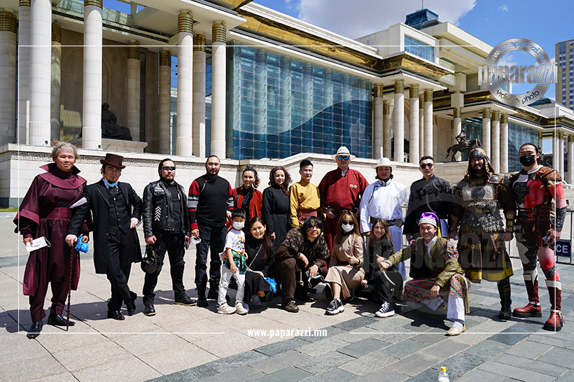 Photo paparazzi ••• М.Түвшинхүү : Би театртаа чин үнэнч хүн.  Үр хүүхдүүд маань аавыгаа “Театр хэмээх ариун сүмд үнэнч хүн байсан шүү” гэж бахархаж, дурсаарай гэж хүсдэг