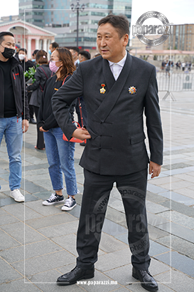Photo paparazzi ••• Таван Богд Группийн Ерөнхийлөгч Ц.Баатарсайхан “Хөдөлмөрийн баатар” боллоо