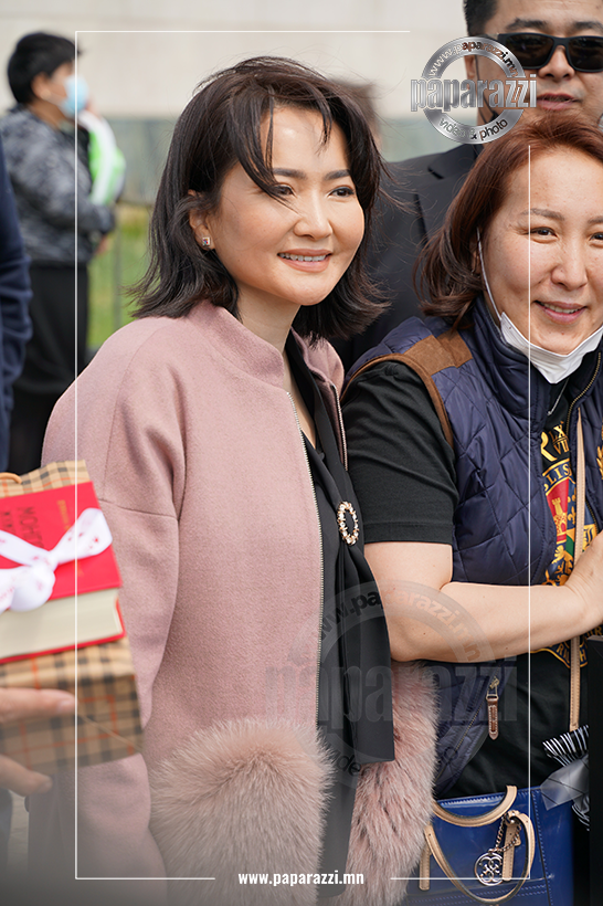 Photo paparazzi ••• 10 насаар залуужсан Навчаа