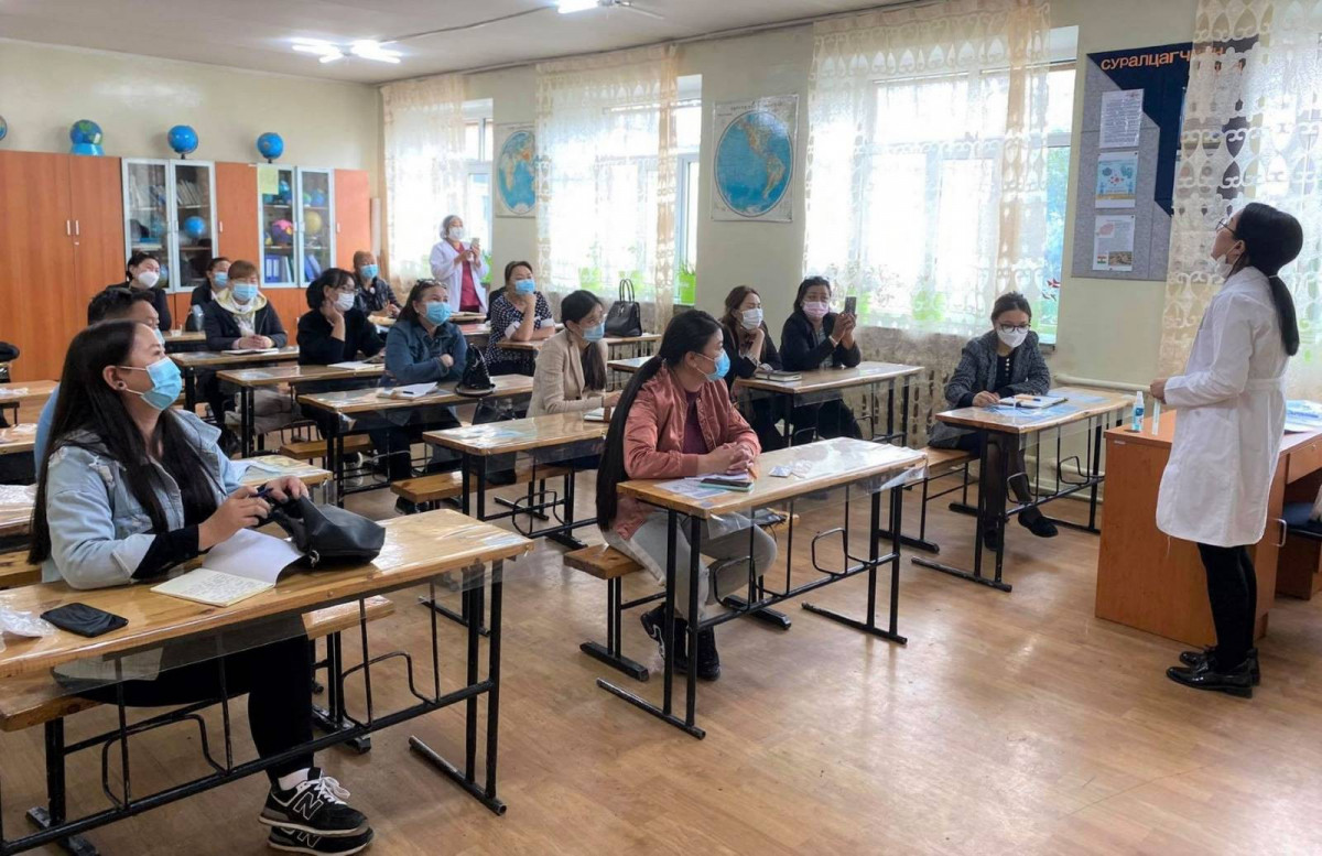 ​Сургууль, цэцэрлэгийн эмч нарт коронавирусийн шинжилгээ авах сургалт хийж байна