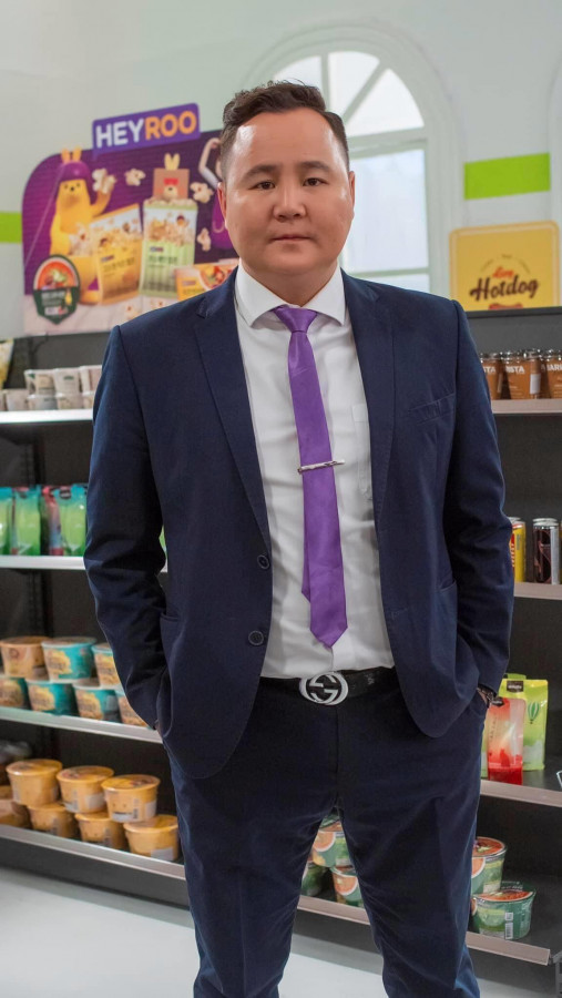 Photo paparazzi •••150 айлыг өргүй болгосон Х-ТҮЦ продакшны жүжигчин С.Батзориг 25кг жинг хаяжээ.