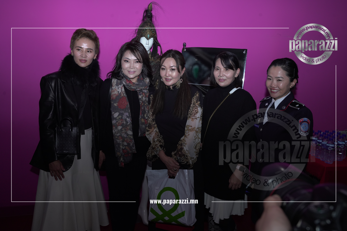 Photo paparazzi •••“Хотулун гүнж” уран сайхны кино​ Netflix -д Монголоос анх удаагаа гарахаар болжээ