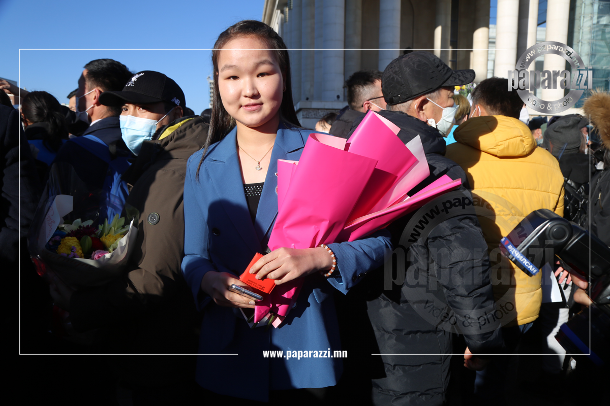 Photo paparazzi ••• Ширээний теннисний спортоор Монгол Улсаас анх удаа олимпын наадамд оролцсон Б.Болор-Эрдэнэ Хөдөлмөрийн хүндэт медалиар энгэрээ мялаалаа