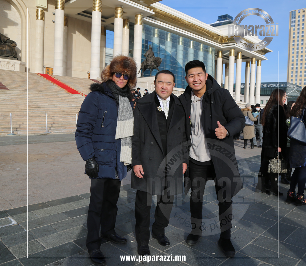 Photo Paparazzi •••“Нюанс” хамтлагийн дуучин​ М.Боргилчулуун хамтлагийнхаа 20 жилийн ойгоор 