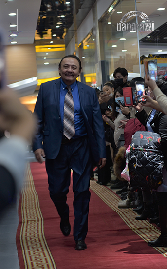 Photo Paparazzi ••• Найруулагч Ц.Хүсэлбаатар кинондоо гэр бүлийнхэнээ бүгдийг нь тоглуулжээ