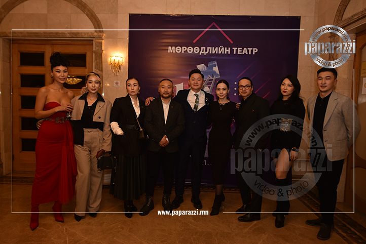 Photo Paparazzi ••• ​“Мөрөөдлийн театр” 10 жилийн ойгоо нижгэр тэмдэглэсэн байна