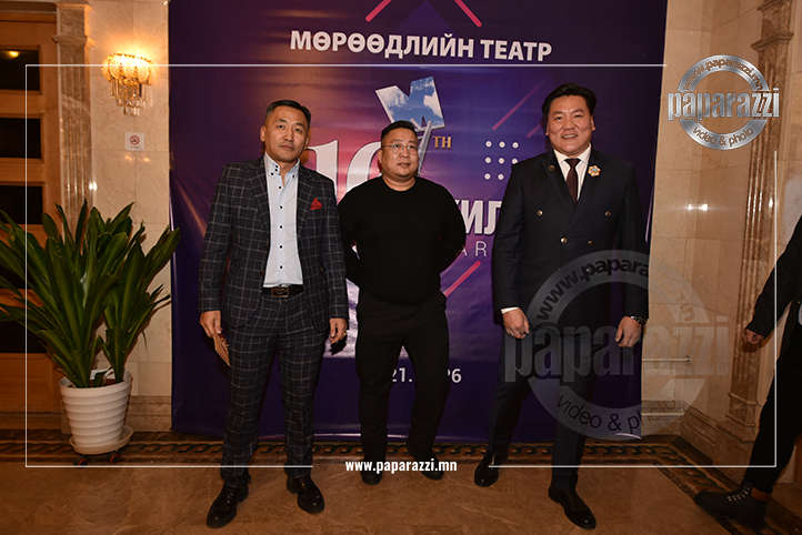 Photo Paparazzi ••• ​“Мөрөөдлийн театр” 10 жилийн ойгоо нижгэр тэмдэглэсэн байна