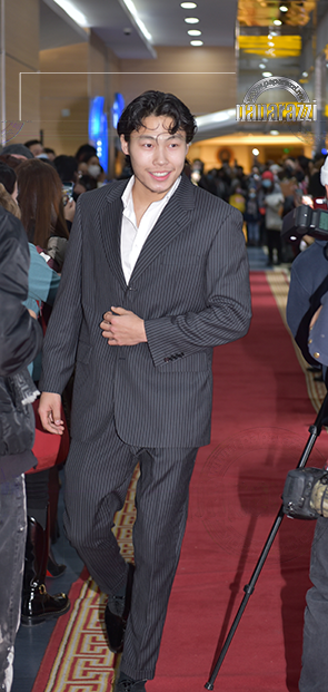 Photo Paparazzi ••• Найруулагч Ц.Хүсэлбаатар кинондоо гэр бүлийнхэнээ бүгдийг нь тоглуулжээ