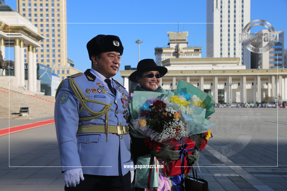 Photo paparazzi •••Шинэхэн Хөдөлмөрийн баатар Э.Содномпилжээ: Монгол Улсаа дэлхийд таниулахын улам сайн хичээж оролцоно