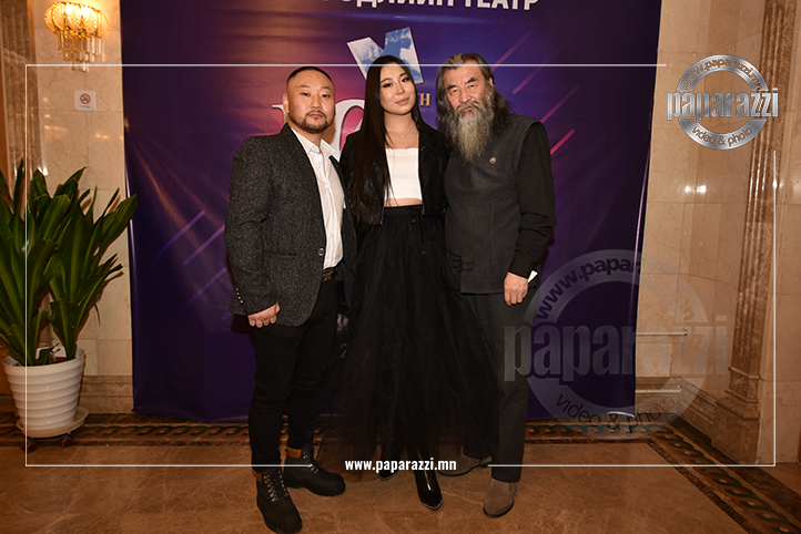 Photo Paparazzi ••• ​“Мөрөөдлийн театр” 10 жилийн ойгоо нижгэр тэмдэглэсэн байна