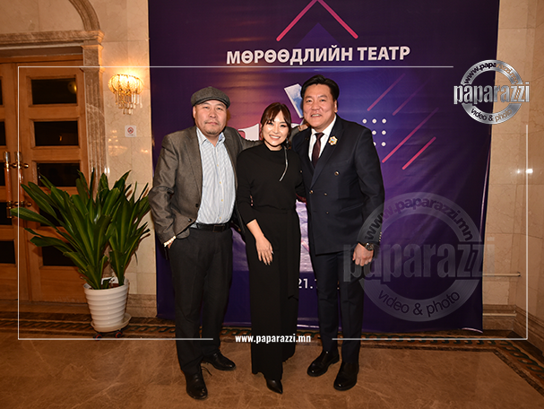 Photo Paparazzi ••• ​“Мөрөөдлийн театр” 10 жилийн ойгоо нижгэр тэмдэглэсэн байна