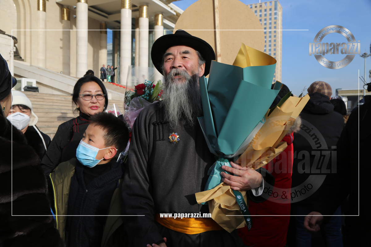 Photo Paparazzi ••• Жүжигчин Ж.Пүрэвдорж: ​Миний урлагт зүтгэсэн 40 жилийн нөр их хөдөлмөрийг минь үнэлүүлсэн хамт олондоо баярлалаа