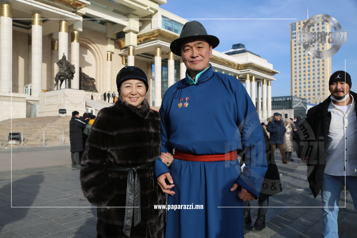 Photo Paparazzi ••• Ардын жүжигчин Б.Жаргалсайхан: Та бүхний биднийг үнэлсэн энэ үнэлгээг төр маань дээдэлж, Ерөнхийлөгч маань энэ цол тэмдгийг өглөө,Баярлалаа