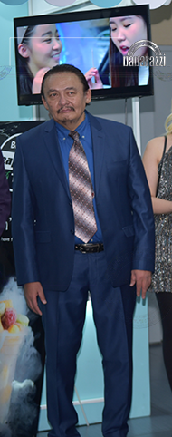 Photo Paparazzi ••• Найруулагч Ц.Хүсэлбаатар кинондоо гэр бүлийнхэнээ бүгдийг нь тоглуулжээ