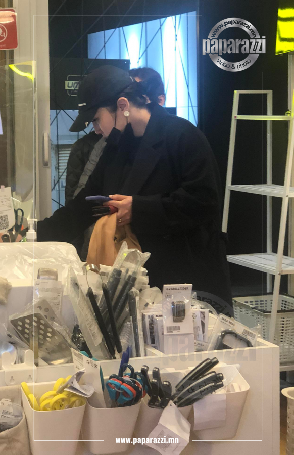 Photo paparazzi ••• “Гурван охин” хамтлагийн дуучин Г.Анхмаа удахгүй амаржихнээ