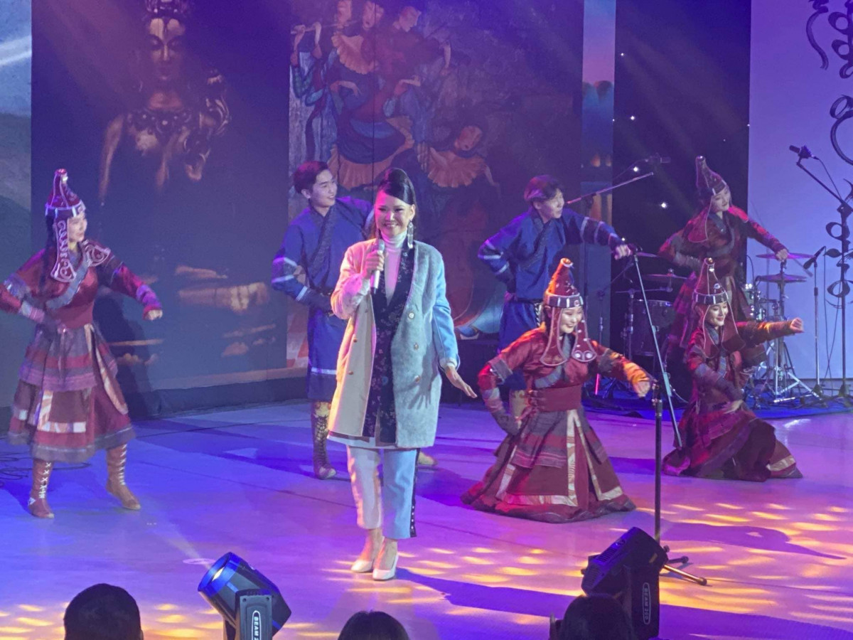 Photo Paparazzi ••• Уртын дуучин, СТА Г.Эрдэнэчимэг 